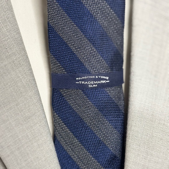 NEW! Roundtree & Yorke Blue and Gray Striped Tie - Picture 2 of 3